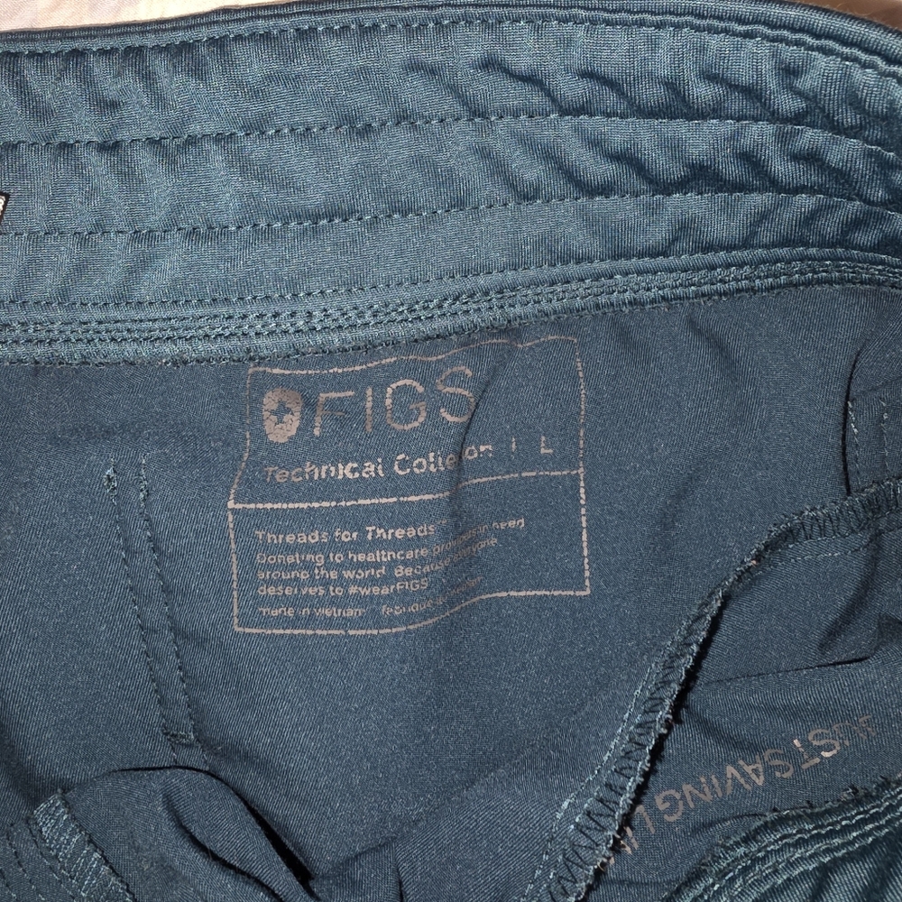 Figs Scrub Set - Picture 4 of 6